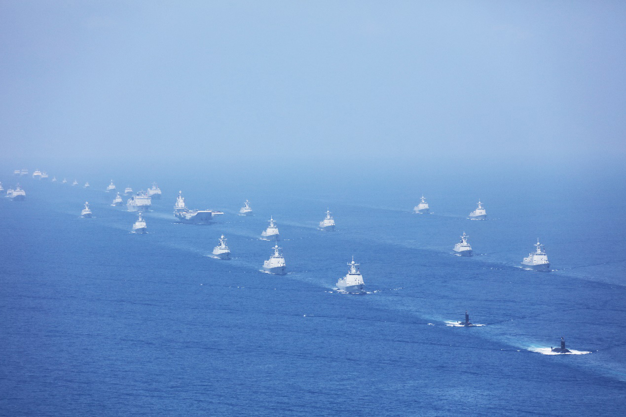 2018年4月12日上午，中央軍委在南海海域隆重舉行海上閱兵，展示人民海軍新面貌，激發強國強軍堅定信念。