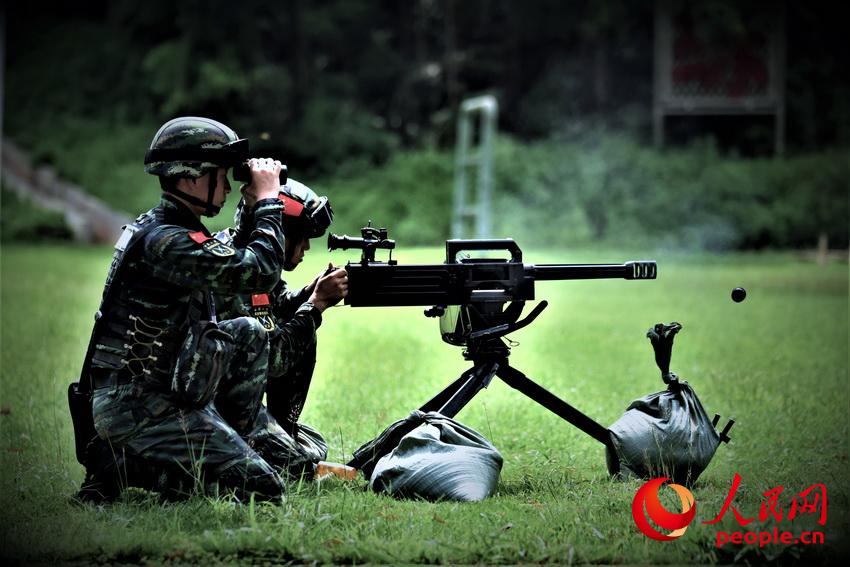 2019年7月2日，特戰隊員在進行榴彈發射器實彈射擊訓練。