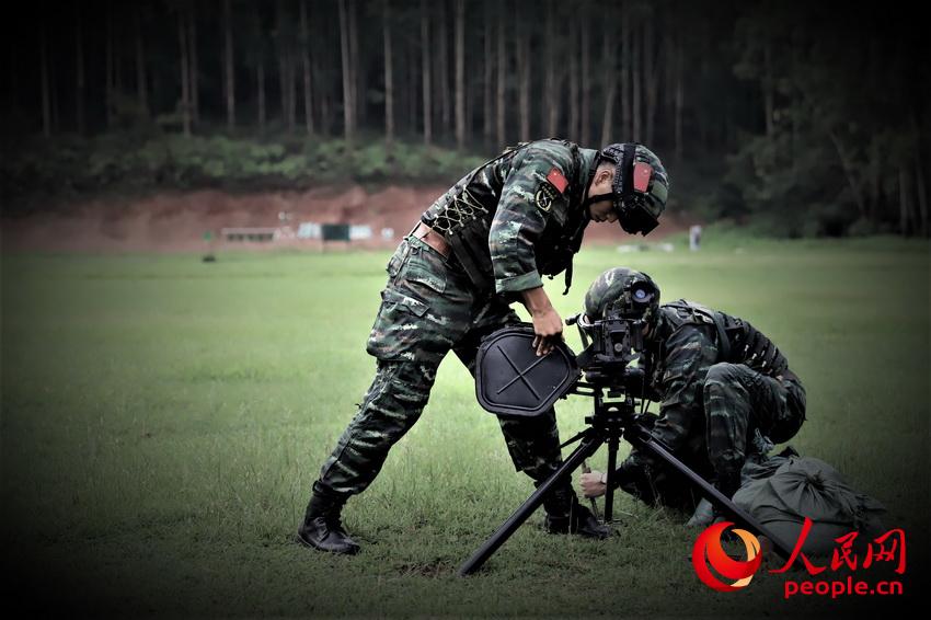 2019年7月2日，特戰隊員快速組裝榴彈發射器。