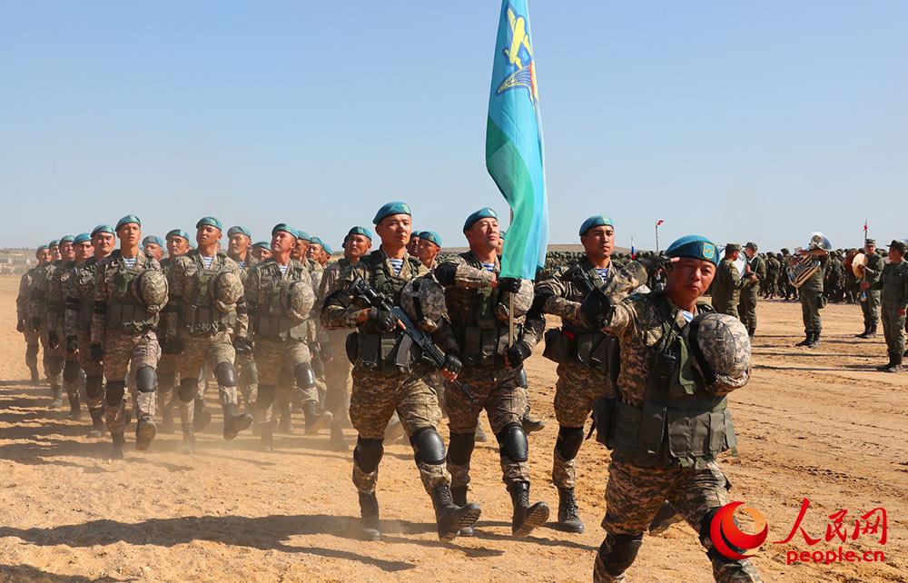 哈薩克斯坦受閱方隊。