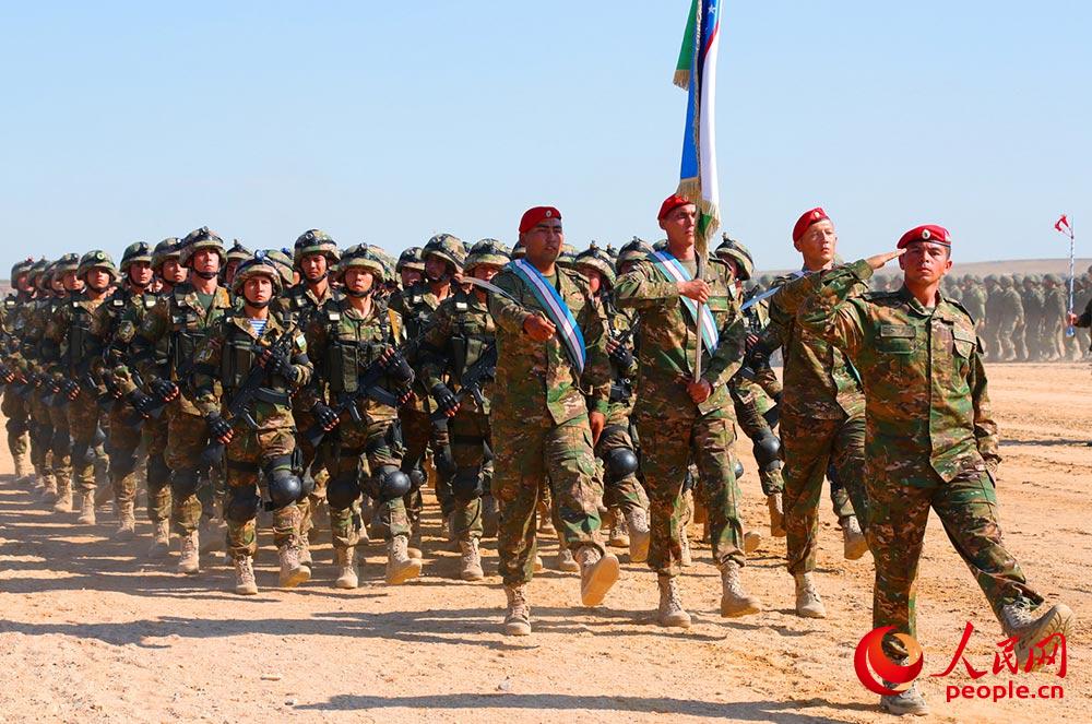 烏茲別克斯坦受閱方隊。