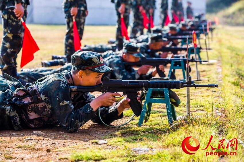 2019年11月15日，武警新兵在進行實彈射擊訓練，打響了軍旅人生中的第一槍。