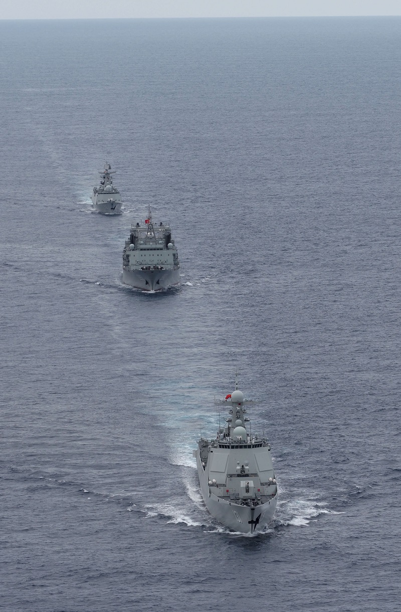 2020年5月14日，印度洋某海域，中国海军第35批护航编队单纵队航行。  江山摄