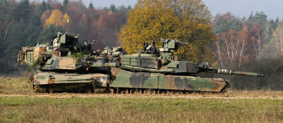 駐德美軍M1A2改型坦克。來源：新華網