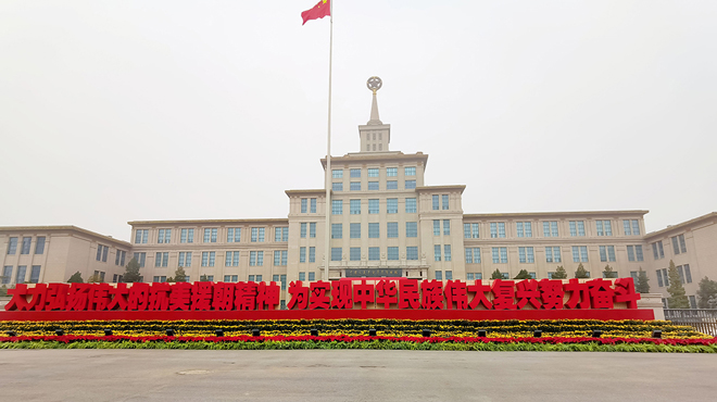 北京市民参观纪念中国人民志愿军抗美援朝出国作战70周年主题展览