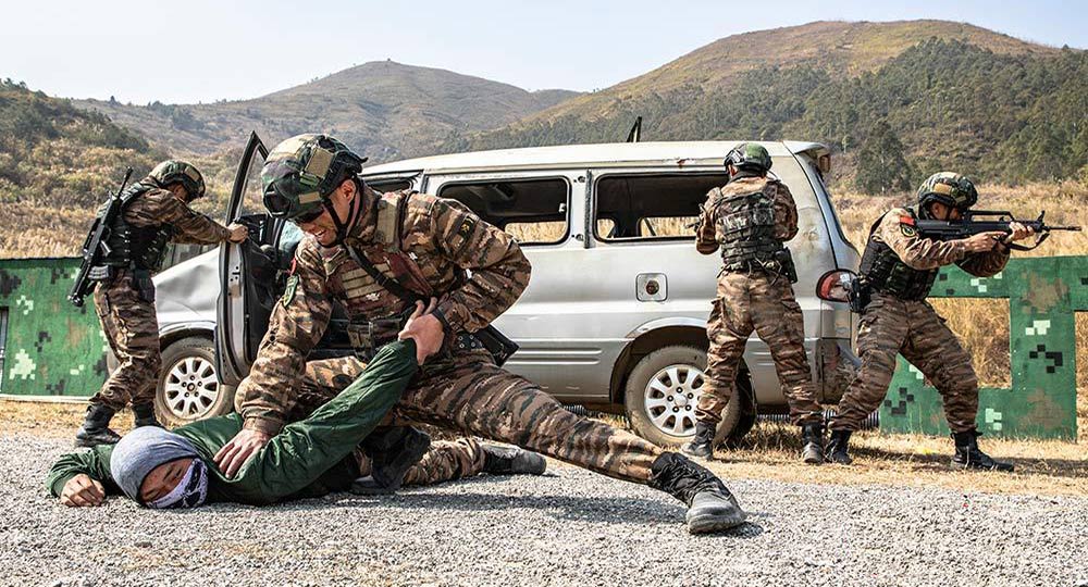 廣西賀州：武警特戰隊員野外極限訓練錘煉實戰能力
