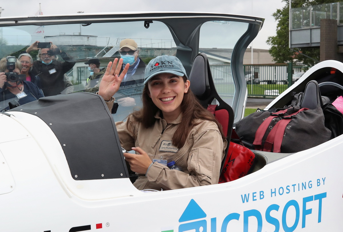 19歲少女啟程挑戰獨自環球飛行