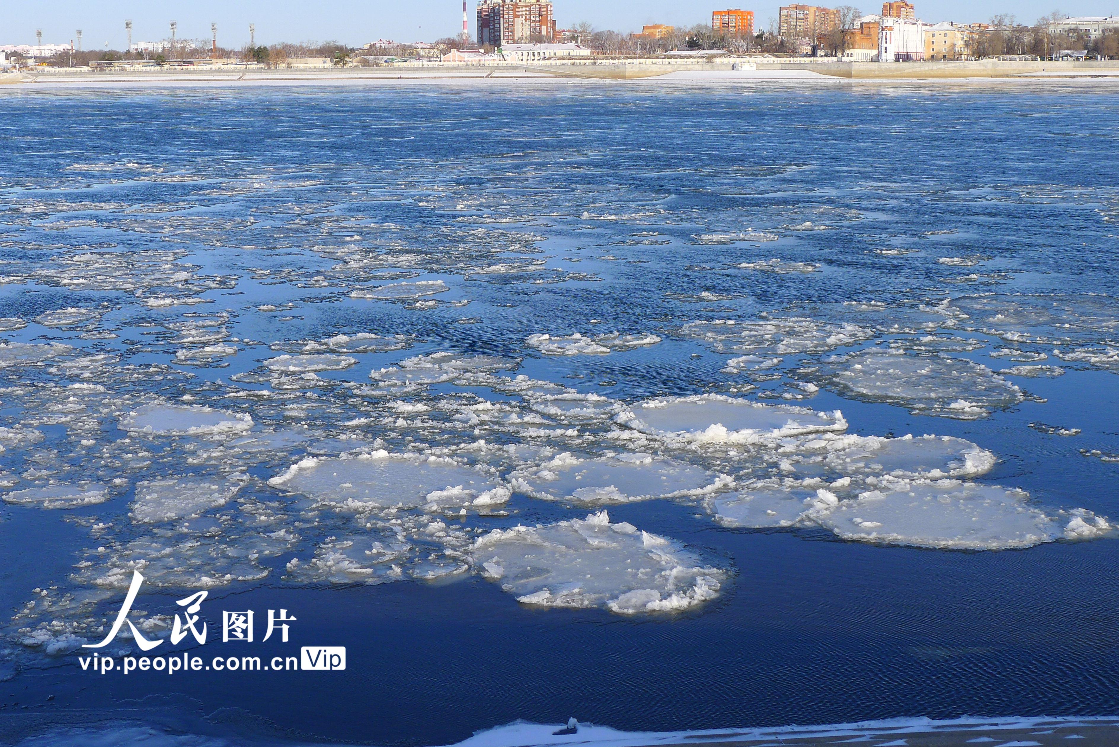 中俄界江黑龍江黑河段江面現大面積流冰