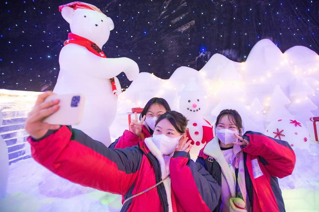第八屆全國大眾冰雪季冰雪藝術節在武漢開幕
