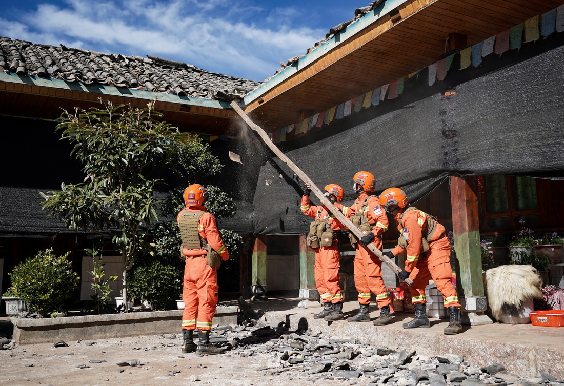 雲南寧蒗地震震中災區救援有序展開
