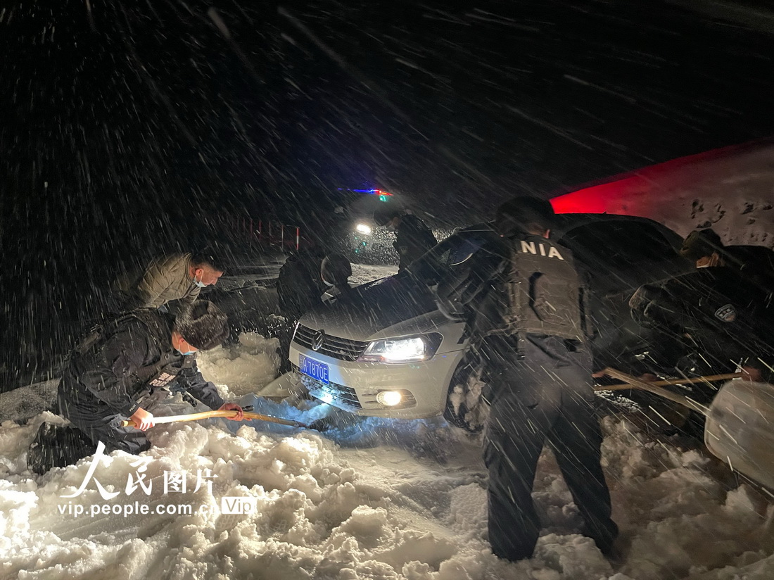 新疆阿勒泰：嚴寒天氣下的緊急救援