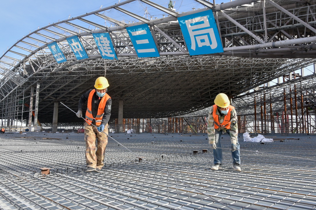 烏魯木齊機場改擴建項目航站樓鋼結構全面封頂