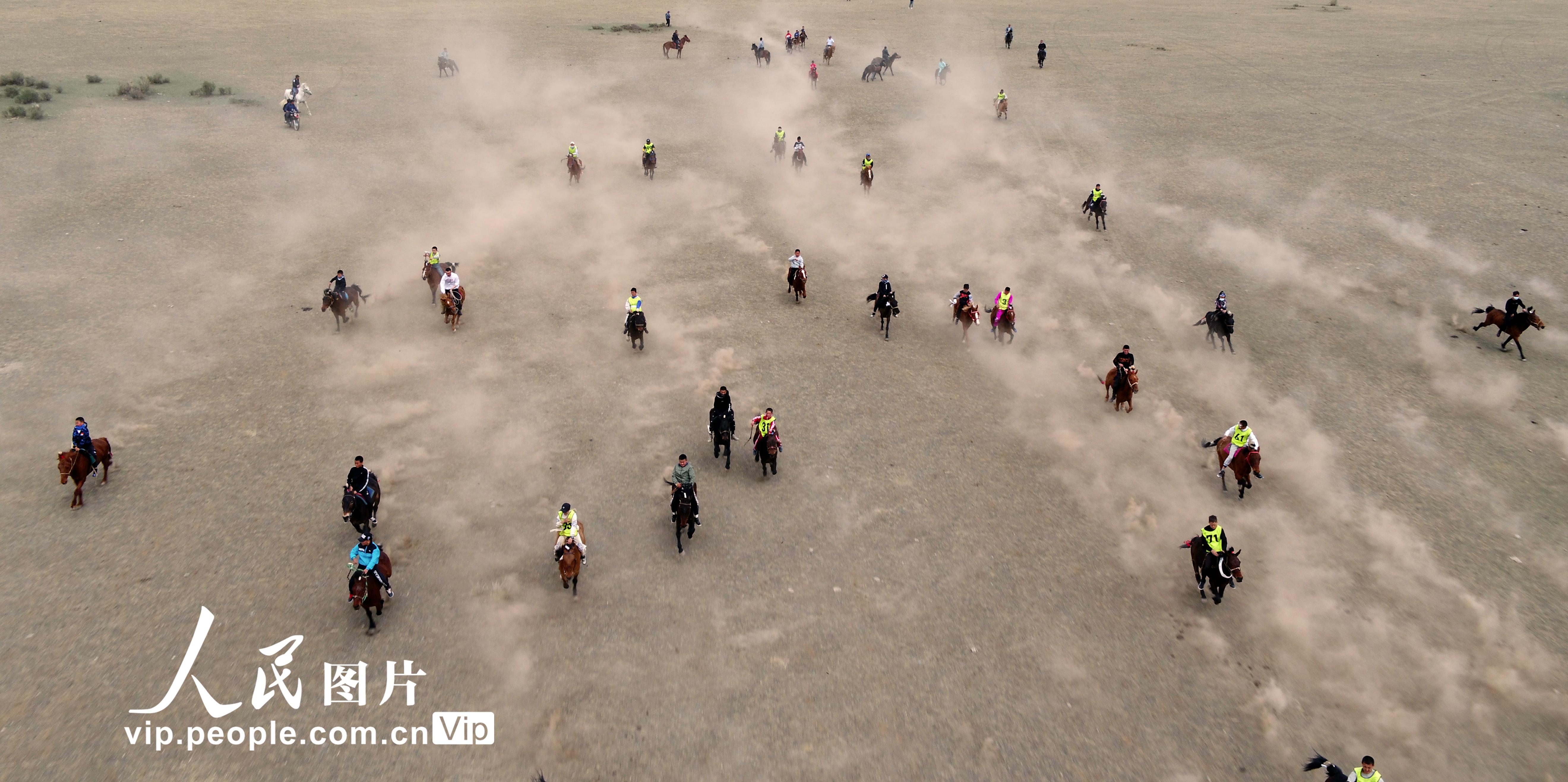 新疆和布克賽爾：草原賽馬