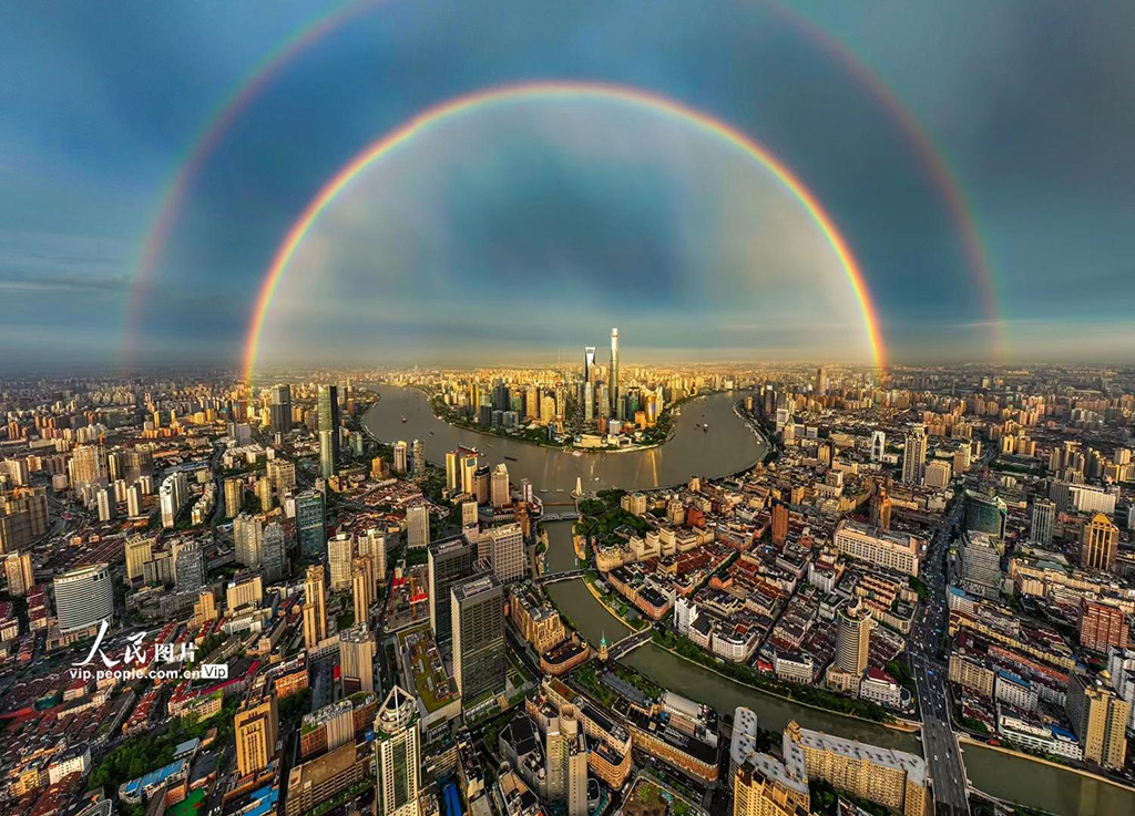 上海雨后現美麗彩虹