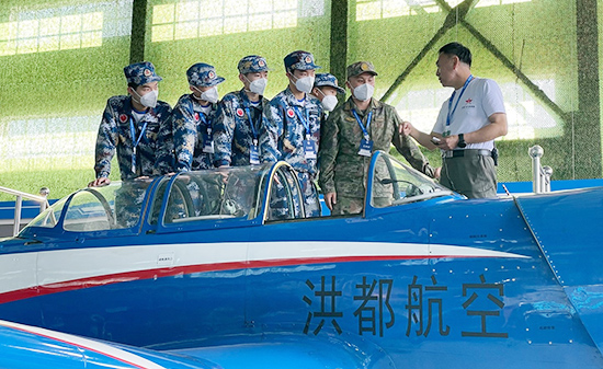 民用初教6亮相空军航空开放活动 开启中国青少年航空教育新征程