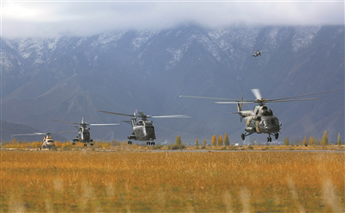 西藏军区某旅开展飞行训练