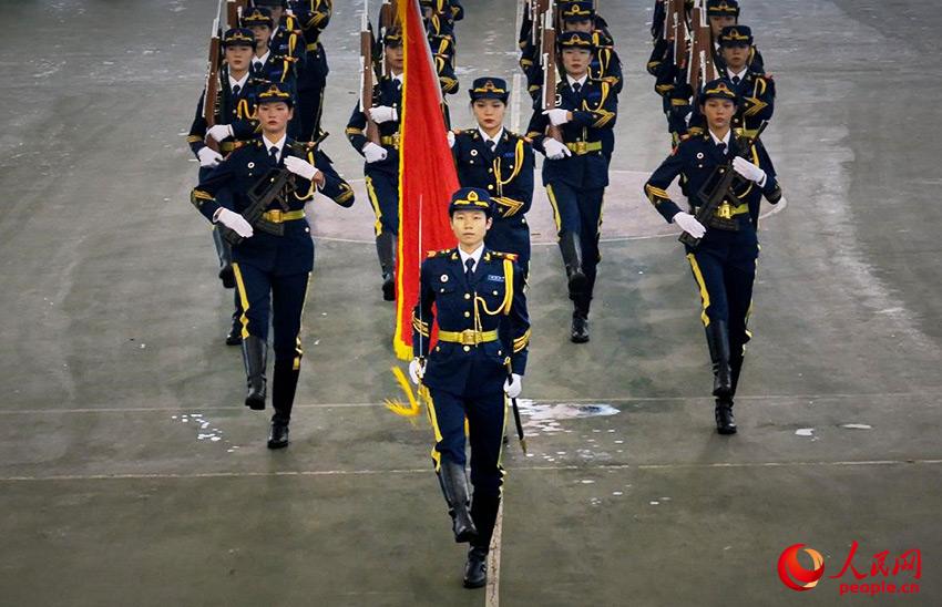湖南师范大学仪仗队表演。