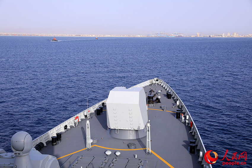 南寧艦駛入蘇丹港。
