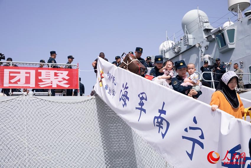 中國海軍兩艘軍艦緊急撤離我在蘇丹人員 首批678人已安全抵達沙特吉達港