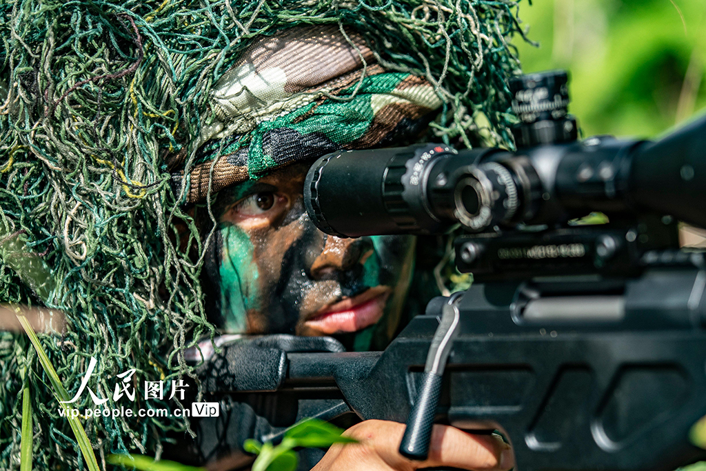廣西欽州：武警狙擊手開展多課目訓練