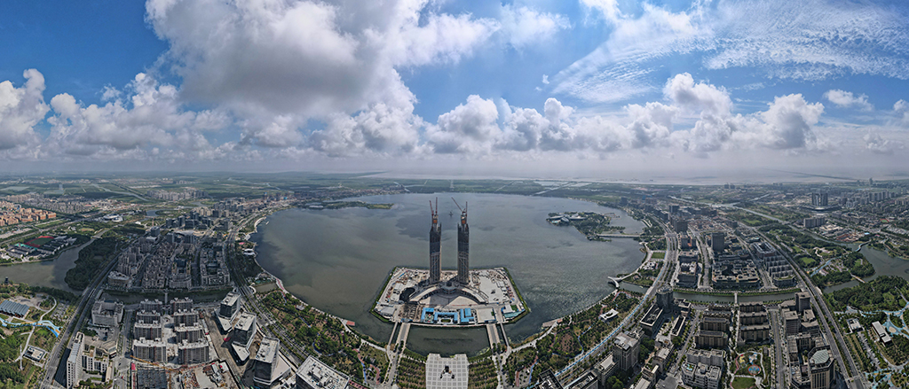 上海：臨港新片區西島金融中心核心筒封頂 