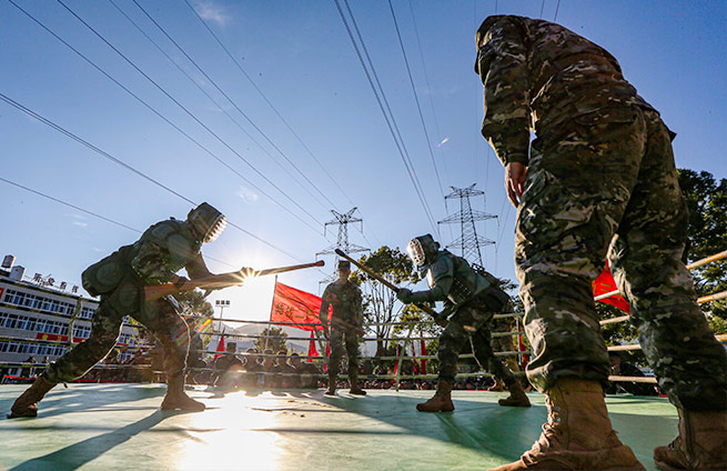 武警云南总队机动某支队举办搏击、刺杀对抗竞赛