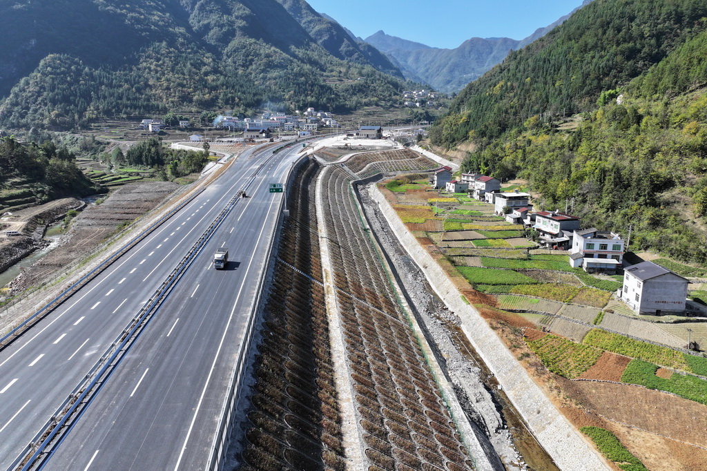 巫鎮高速通車在即 陝西重慶連起高速公路新通道