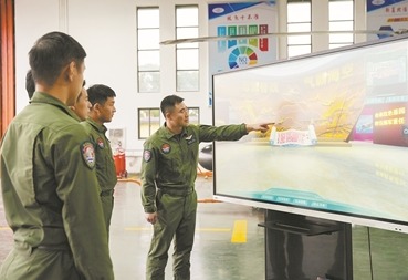 东部战区海军航空兵利用数字史馆培育新时代“海空雄鹰”