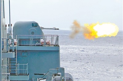 图③：舰炮对海射击�。碧海发射引缆、深处（杨凯祥、练补