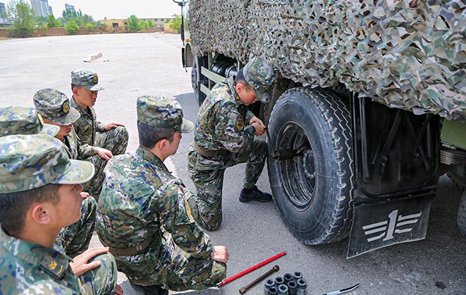  Centralized quenching! Forge the "hard work" of military vehicle drivers