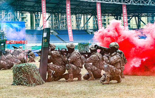 广西钦州：武警官兵参与应急处突演练