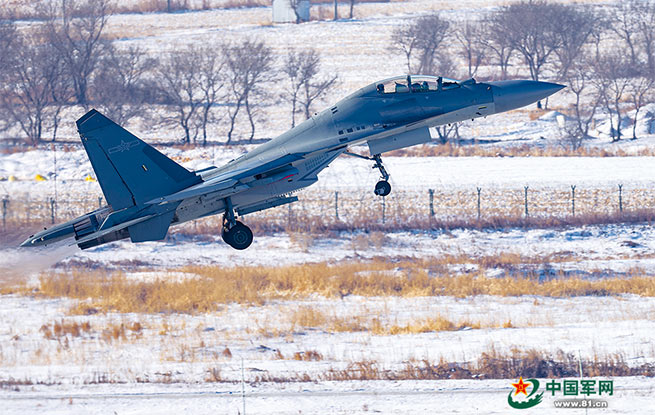 戰鷹呼嘯 低空突防——北部戰區空軍某部飛行訓練影像