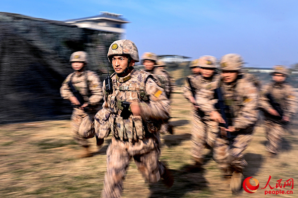 張平坤能文能武，帶領官兵奮戰強能，圓滿完成各項任務。劉明鬆攝