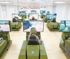 官兵進行舟橋專業模擬訓練。潘光波攝