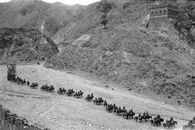 1937年10月，八路軍第115師騎兵營向晉察冀邊界山區挺進。