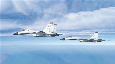 海空之間，戰機翱翔。