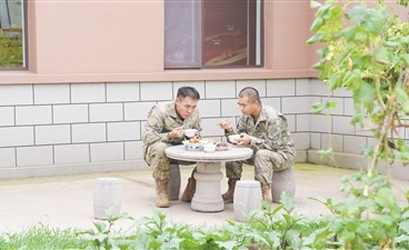 两个人的午餐。