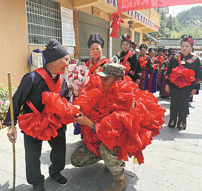 贵州各地秋季送新兵入伍剪影。