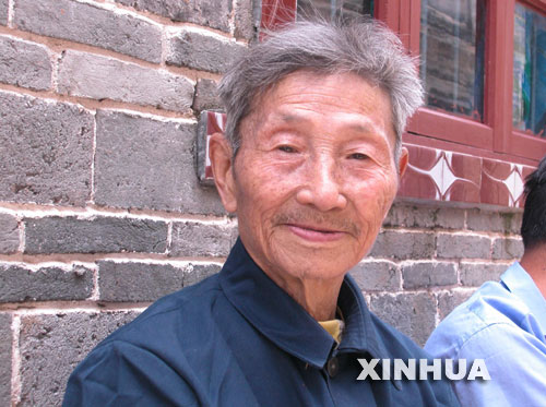圖為90歲的老紅軍肖成佳(5月30日攝)。 攝影:新華社記者 徐壯志