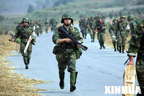 组图:解放军确山2006军演精彩回顾