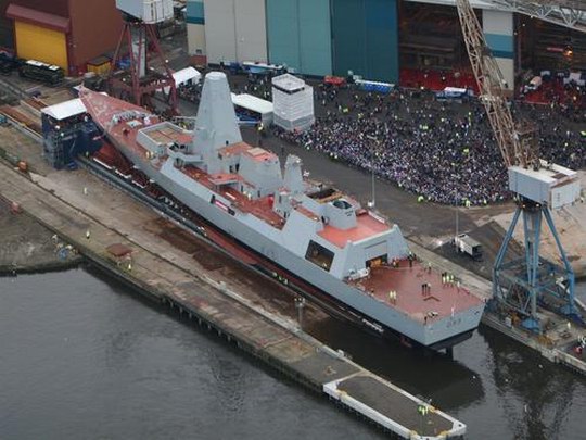 准备下水的45型导弹驱逐舰2号舰不屈号