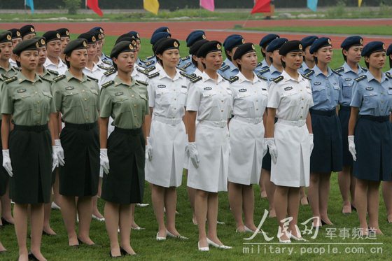 女兵发内衣_越南女兵不着内衣(2)