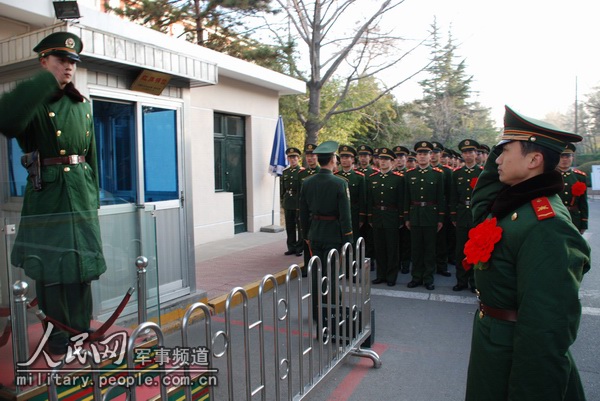 武警北京总队十支队举行退役老兵哨位交接仪式