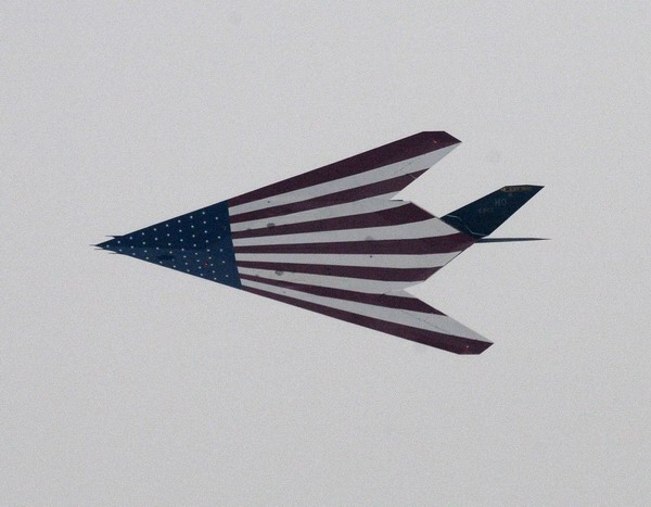 美军告别第一代隐形战机 F-117A夜鹰走向终