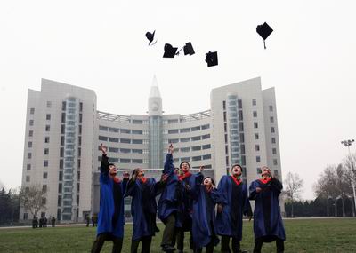 第二炮兵工程学院200余名80后硕士生赴基层