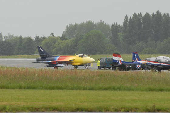 组图:彩色涂装的英国猎人战斗机 (10)