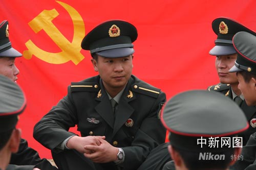 组图:中国新一代士兵楷模向南林 (6)
