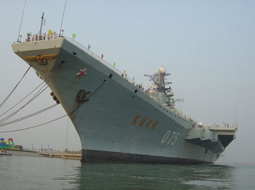 海外看中国:中国正自建航母 瓦良格 号修复停滞