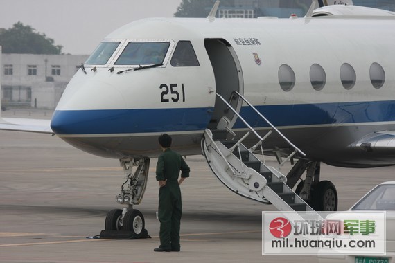 福田赴奥运所乘小型喷气飞机提前抵达北京探路