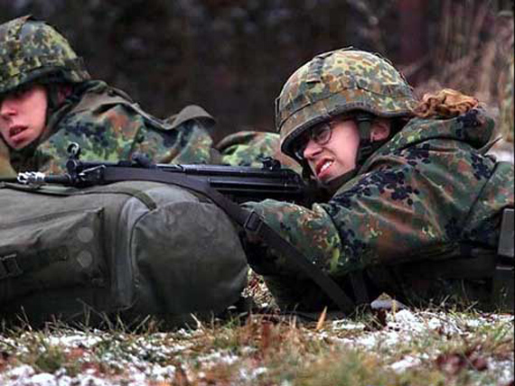 德国为一线女警配发新式秘密防具:防弹乳罩 (4